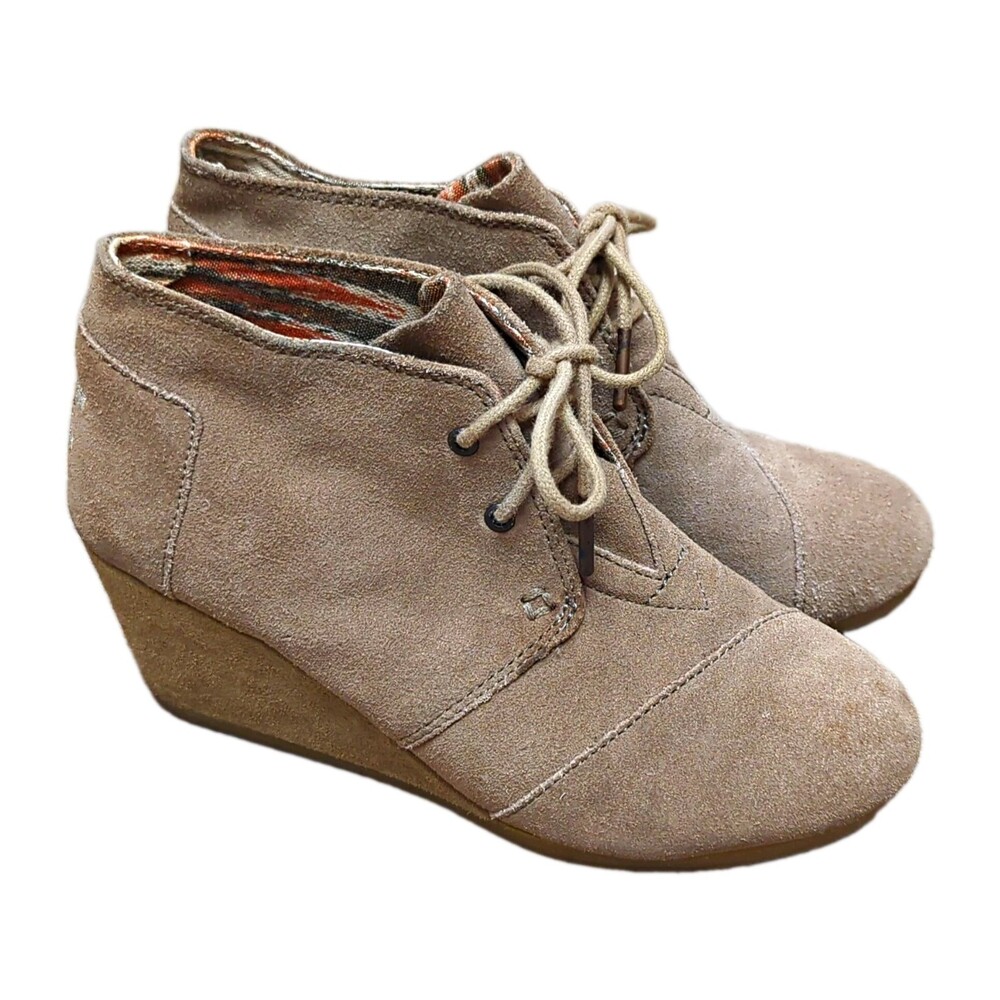 TOMS Beige Suede Lace-Up Ankle Bootie Round Toe Rubber Outsole 6 Standard
